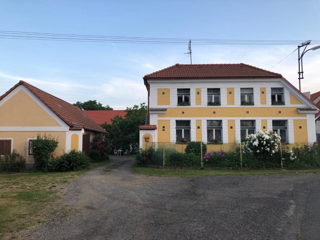 Ubytovani U Simonu Hotel Probulov Eksteriør billede